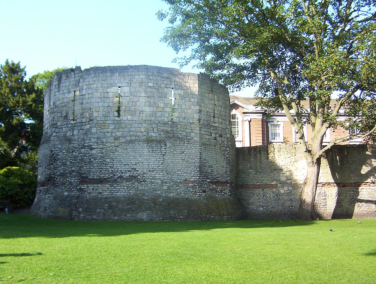 Roman_Fortifications_in_Museum_Gardens_York
