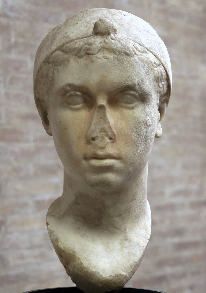 Cleopatra_VII,_Marble,_40-30_BC,_Vatican_Museums_001